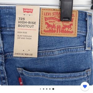 New with Tags - Levi’s 725  Hi-Rise Bootcut Jeans Size  2